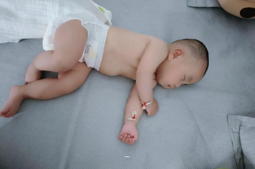 潮州宝宝脚心出汗怎么回事